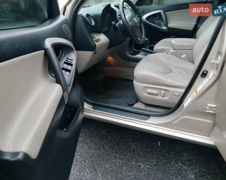 Бежевий Тойота РАВ 4, об'ємом двигуна 2.36 л та пробігом 203 тис. км за 9300 $, фото 13 на Automoto.ua