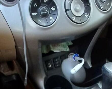 Бежевый Тойота РАВ 4, объемом двигателя 2 л и пробегом 250 тыс. км за 10700 $, фото 5 на Automoto.ua