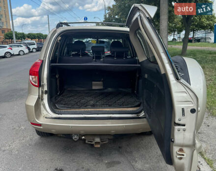 Бежевий Тойота РАВ 4, об'ємом двигуна 2.4 л та пробігом 160 тис. км за 11000 $, фото 9 на Automoto.ua