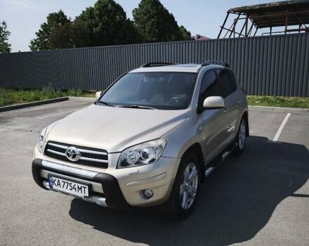 Бежевый Тойота РАВ 4, объемом двигателя 2 л и пробегом 240 тыс. км за 11799 $, фото 2 на Automoto.ua