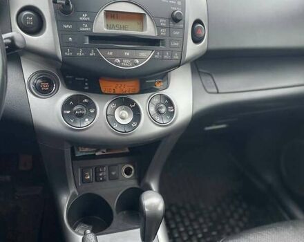 Бежевый Тойота РАВ 4, объемом двигателя 2 л и пробегом 235 тыс. км за 9500 $, фото 12 на Automoto.ua