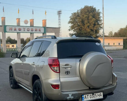 Бежевый Тойота РАВ 4, объемом двигателя 2 л и пробегом 249 тыс. км за 9500 $, фото 1 на Automoto.ua