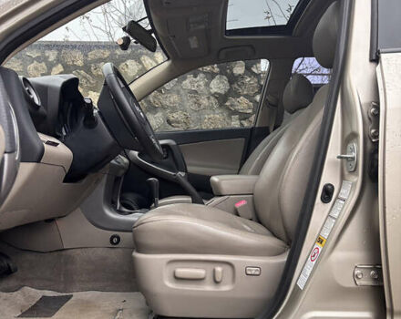 Бежевий Тойота РАВ 4, об'ємом двигуна 2.4 л та пробігом 264 тис. км за 9100 $, фото 7 на Automoto.ua