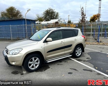 Бежевый Тойота РАВ 4, объемом двигателя 2 л и пробегом 170 тыс. км за 11900 $, фото 1 на Automoto.ua