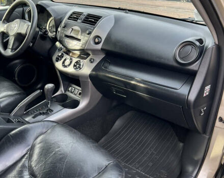 Бежевый Тойота РАВ 4, объемом двигателя 2 л и пробегом 160 тыс. км за 7950 $, фото 32 на Automoto.ua