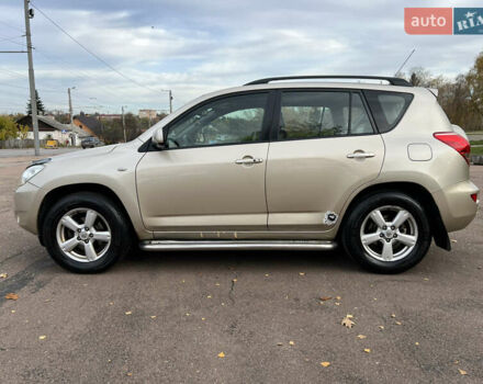 Бежевый Тойота РАВ 4, объемом двигателя 2 л и пробегом 160 тыс. км за 7950 $, фото 1 на Automoto.ua