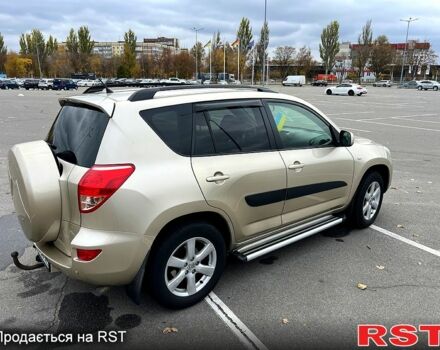Бежевый Тойота РАВ 4, объемом двигателя 2 л и пробегом 170 тыс. км за 11900 $, фото 2 на Automoto.ua