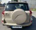 Бежевий Тойота РАВ 4, об'ємом двигуна 2 л та пробігом 130 тис. км за 7200 $, фото 3 на Automoto.ua