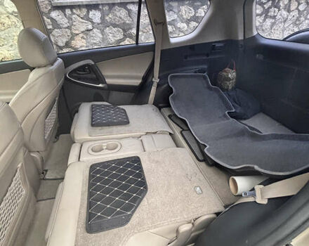 Бежевий Тойота РАВ 4, об'ємом двигуна 2.4 л та пробігом 264 тис. км за 9100 $, фото 6 на Automoto.ua