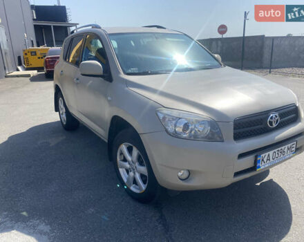 Бежевый Тойота РАВ 4, объемом двигателя 2 л и пробегом 120 тыс. км за 7500 $, фото 1 на Automoto.ua
