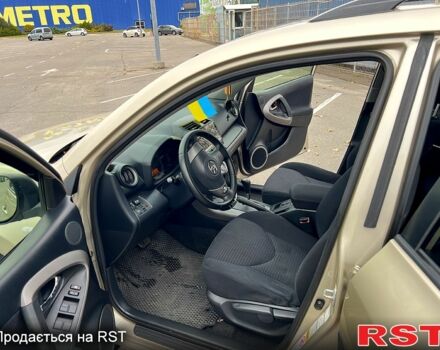 Бежевый Тойота РАВ 4, объемом двигателя 2 л и пробегом 170 тыс. км за 11900 $, фото 9 на Automoto.ua