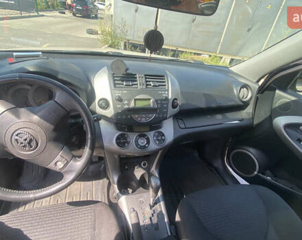 Бежевый Тойота РАВ 4, объемом двигателя 2 л и пробегом 120 тыс. км за 7500 $, фото 9 на Automoto.ua