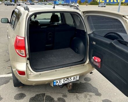 Бежевый Тойота РАВ 4, объемом двигателя 2 л и пробегом 170 тыс. км за 11900 $, фото 5 на Automoto.ua