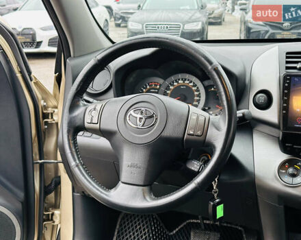 Бежевий Тойота РАВ 4, об'ємом двигуна 2 л та пробігом 157 тис. км за 13400 $, фото 19 на Automoto.ua