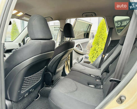 Бежевий Тойота РАВ 4, об'ємом двигуна 2 л та пробігом 157 тис. км за 13400 $, фото 14 на Automoto.ua