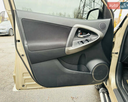 Бежевий Тойота РАВ 4, об'ємом двигуна 2 л та пробігом 157 тис. км за 13400 $, фото 13 на Automoto.ua