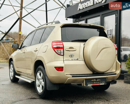 Бежевий Тойота РАВ 4, об'ємом двигуна 2 л та пробігом 157 тис. км за 13400 $, фото 10 на Automoto.ua