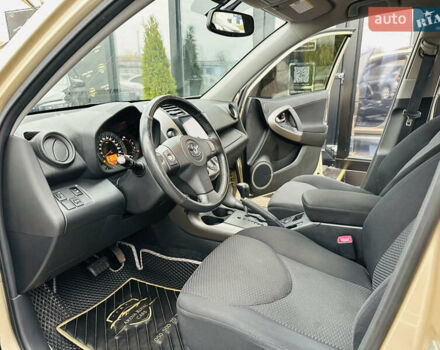 Бежевий Тойота РАВ 4, об'ємом двигуна 2 л та пробігом 157 тис. км за 13400 $, фото 11 на Automoto.ua