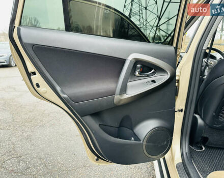 Бежевий Тойота РАВ 4, об'ємом двигуна 2 л та пробігом 157 тис. км за 13400 $, фото 15 на Automoto.ua