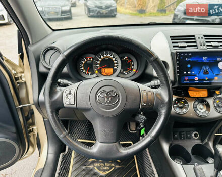 Бежевий Тойота РАВ 4, об'ємом двигуна 2 л та пробігом 157 тис. км за 13400 $, фото 25 на Automoto.ua