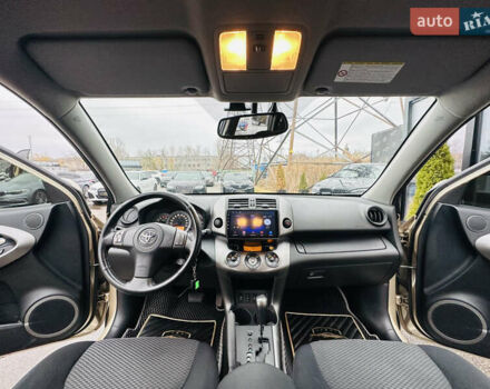 Бежевий Тойота РАВ 4, об'ємом двигуна 2 л та пробігом 157 тис. км за 13400 $, фото 17 на Automoto.ua