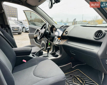 Бежевий Тойота РАВ 4, об'ємом двигуна 2 л та пробігом 157 тис. км за 13400 $, фото 21 на Automoto.ua