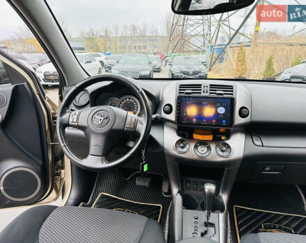 Бежевий Тойота РАВ 4, об'ємом двигуна 2 л та пробігом 157 тис. км за 13400 $, фото 18 на Automoto.ua