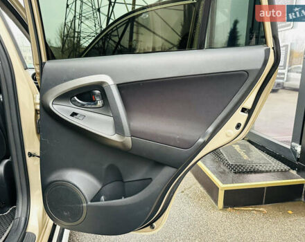 Бежевий Тойота РАВ 4, об'ємом двигуна 2 л та пробігом 157 тис. км за 13400 $, фото 20 на Automoto.ua