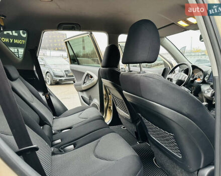 Бежевий Тойота РАВ 4, об'ємом двигуна 2 л та пробігом 157 тис. км за 13400 $, фото 16 на Automoto.ua