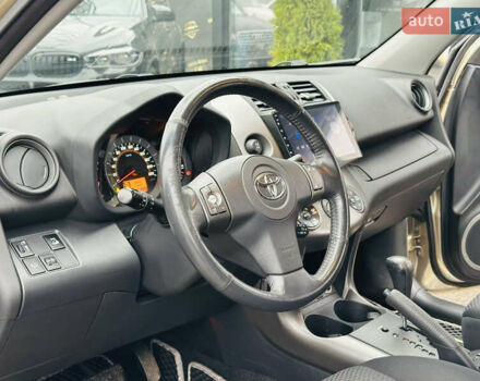 Бежевий Тойота РАВ 4, об'ємом двигуна 2 л та пробігом 157 тис. км за 13400 $, фото 12 на Automoto.ua