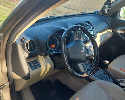 Бежевый Тойота РАВ 4, объемом двигателя 2.2 л и пробегом 225 тыс. км за 12500 $, фото 2 на Automoto.ua