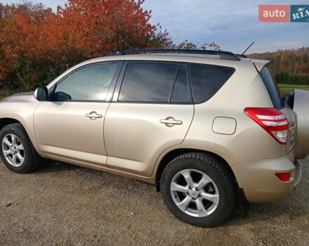 Бежевый Тойота РАВ 4, объемом двигателя 2 л и пробегом 259 тыс. км за 12991 $, фото 1 на Automoto.ua