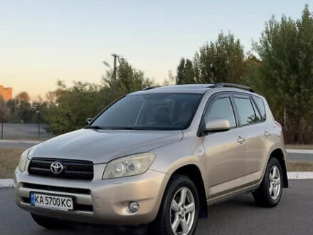 Бежевий Тойота РАВ 4, об'ємом двигуна 2 л та пробігом 139 тис. км за 9000 $, фото 1 на Automoto.ua