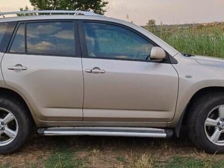Бежевый Тойота РАВ 4, объемом двигателя 2 л и пробегом 250 тыс. км за 10700 $, фото 1 на Automoto.ua