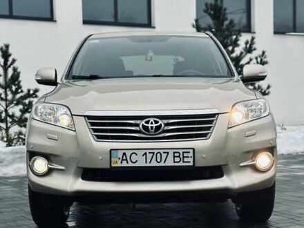 Бежевий Тойота РАВ 4, об'ємом двигуна 2 л та пробігом 118 тис. км за 14000 $, фото 1 на Automoto.ua
