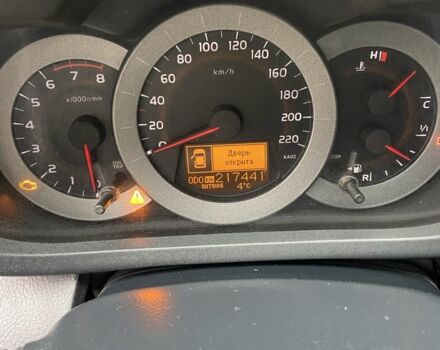 Черный Тойота РАВ 4, объемом двигателя 2 л и пробегом 218 тыс. км за 9700 $, фото 6 на Automoto.ua