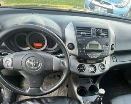 Чорний Тойота РАВ 4, об'ємом двигуна 2 л та пробігом 213 тис. км за 3000 $, фото 4 на Automoto.ua