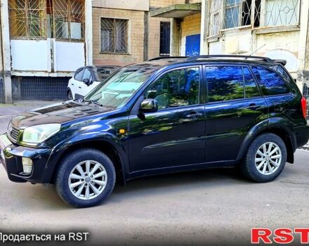 Черный Тойота РАВ 4, объемом двигателя 2 л и пробегом 300 тыс. км за 5700 $, фото 1 на Automoto.ua