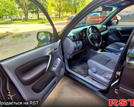 Черный Тойота РАВ 4, объемом двигателя 2 л и пробегом 300 тыс. км за 5700 $, фото 7 на Automoto.ua