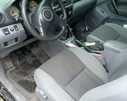 Чорний Тойота РАВ 4, об'ємом двигуна 2 л та пробігом 203 тис. км за 5650 $, фото 4 на Automoto.ua