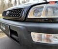 Черный Тойота РАВ 4, объемом двигателя 2 л и пробегом 250 тыс. км за 5490 $, фото 1 на Automoto.ua