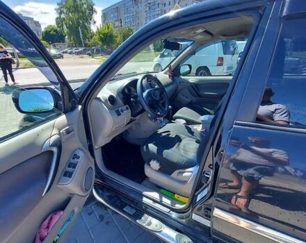 Чорний Тойота РАВ 4, об'ємом двигуна 2 л та пробігом 225 тис. км за 5300 $, фото 5 на Automoto.ua