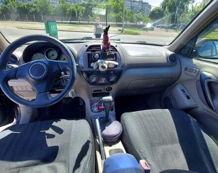 Чорний Тойота РАВ 4, об'ємом двигуна 2 л та пробігом 225 тис. км за 5300 $, фото 8 на Automoto.ua