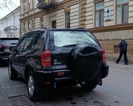 Черный Тойота РАВ 4, объемом двигателя 2 л и пробегом 303 тыс. км за 3800 $, фото 5 на Automoto.ua