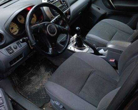 Черный Тойота РАВ 4, объемом двигателя 2 л и пробегом 303 тыс. км за 3800 $, фото 7 на Automoto.ua