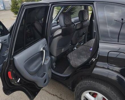 Чорний Тойота РАВ 4, об'ємом двигуна 2 л та пробігом 270 тис. км за 6500 $, фото 7 на Automoto.ua