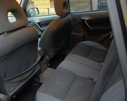 Черный Тойота РАВ 4, объемом двигателя 2 л и пробегом 303 тыс. км за 3800 $, фото 6 на Automoto.ua