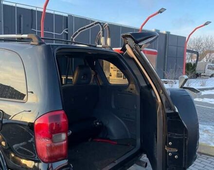 Черный Тойота РАВ 4, объемом двигателя 2 л и пробегом 330 тыс. км за 5400 $, фото 7 на Automoto.ua