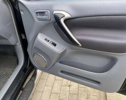 Черный Тойота РАВ 4, объемом двигателя 2 л и пробегом 160 тыс. км за 7000 $, фото 6 на Automoto.ua