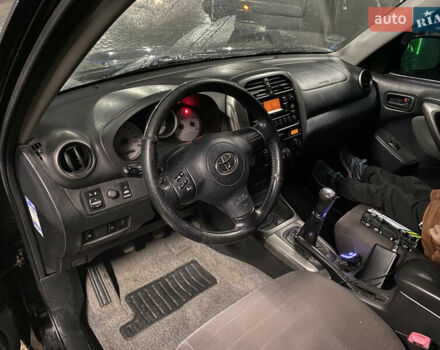 Черный Тойота РАВ 4, объемом двигателя 2 л и пробегом 269 тыс. км за 7500 $, фото 14 на Automoto.ua